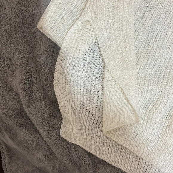 Woman’s sweater - Picture 3 of 3